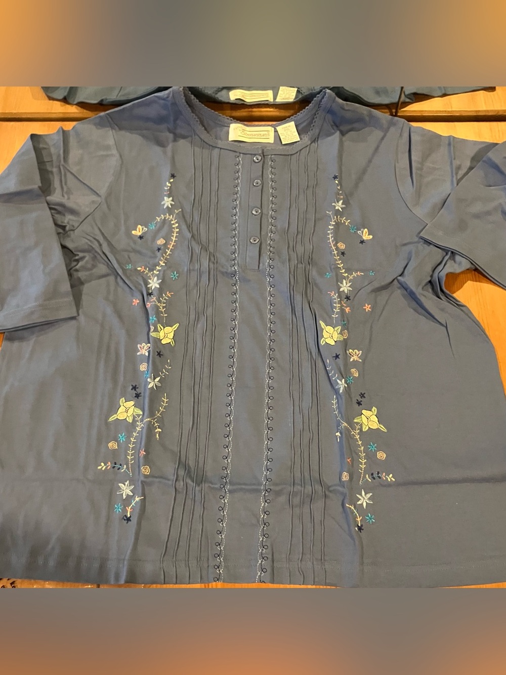 NEW Shenanigan’s Vintage blue embroidered pintuck Henley 3/4 sleeve Size 2XL